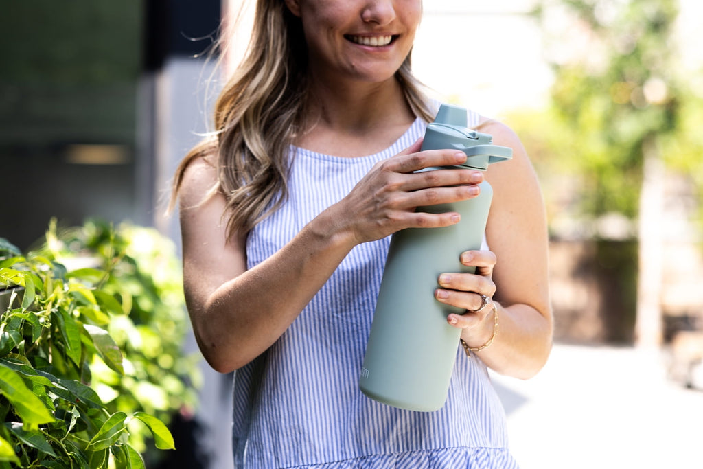 Simple Modern 48 fl oz Reusable Tritan Summit Water Bottle with Silicone Straw Lid|Seaglass Sage - GIWE