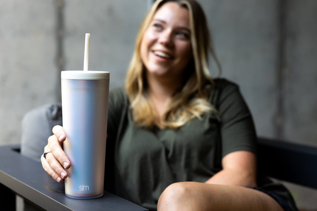 Simple Modern 24 fl oz Double Wall Plastic Classic Tumbler with Straw|Opalescent - I1LQ