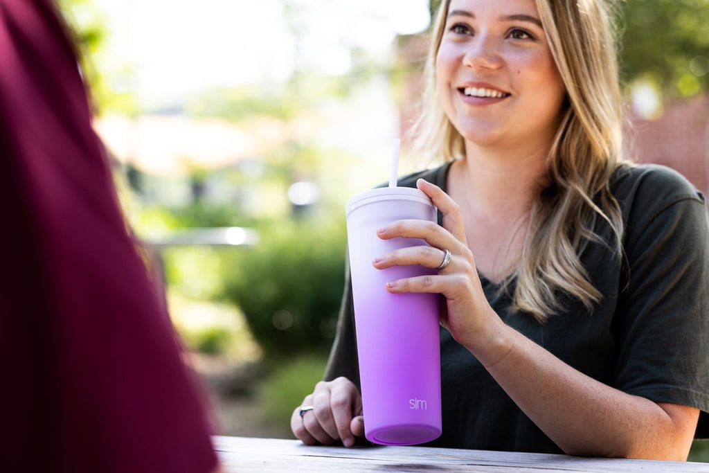 Simple Modern 24 fl oz Double Wall Plastic Classic Tumbler with Straw|Opalescent - I1LQ