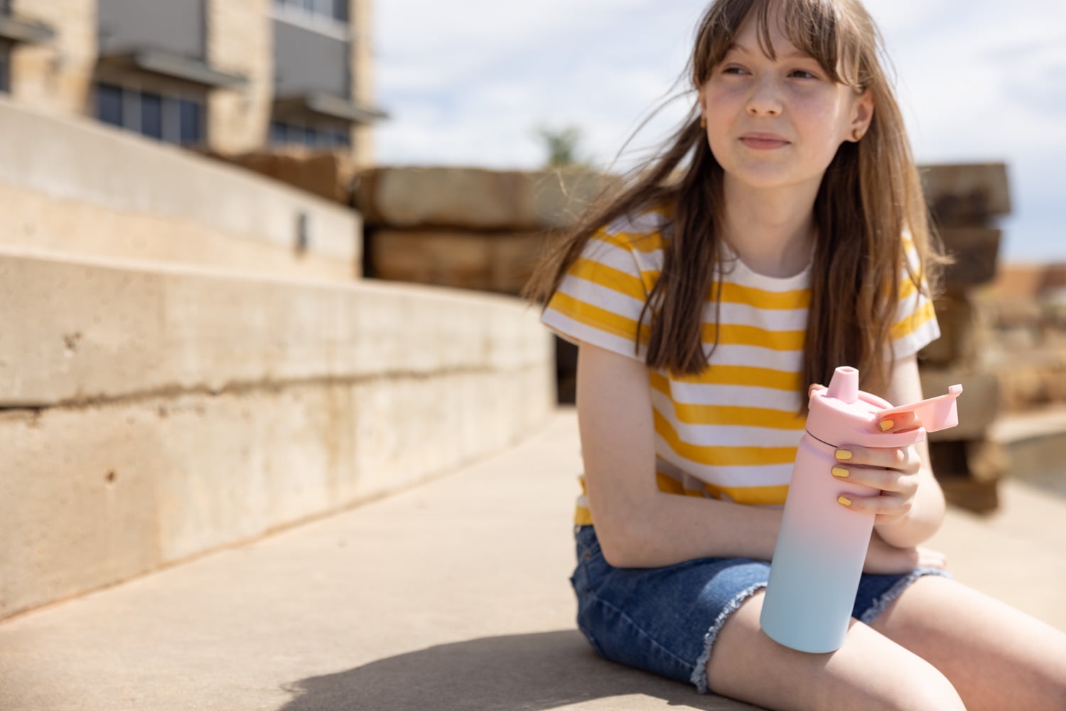 Simple Modern 18 fl oz Insulated Stainless Steel Summit Water Bottle with Covered Silicone Straw Lid | Sweet Taffy - RULS