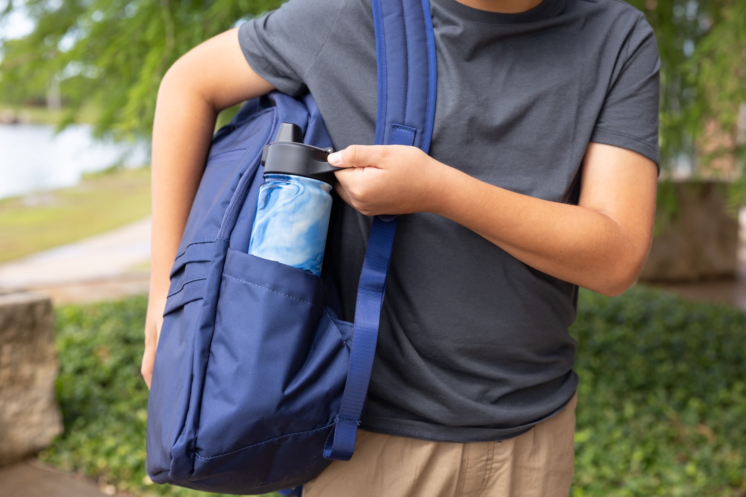 Simple Modern 18 fl oz Insulated Stainless Steel Summit Water Bottle with Covered Silicone Straw Lid | Sweet Taffy - RULS